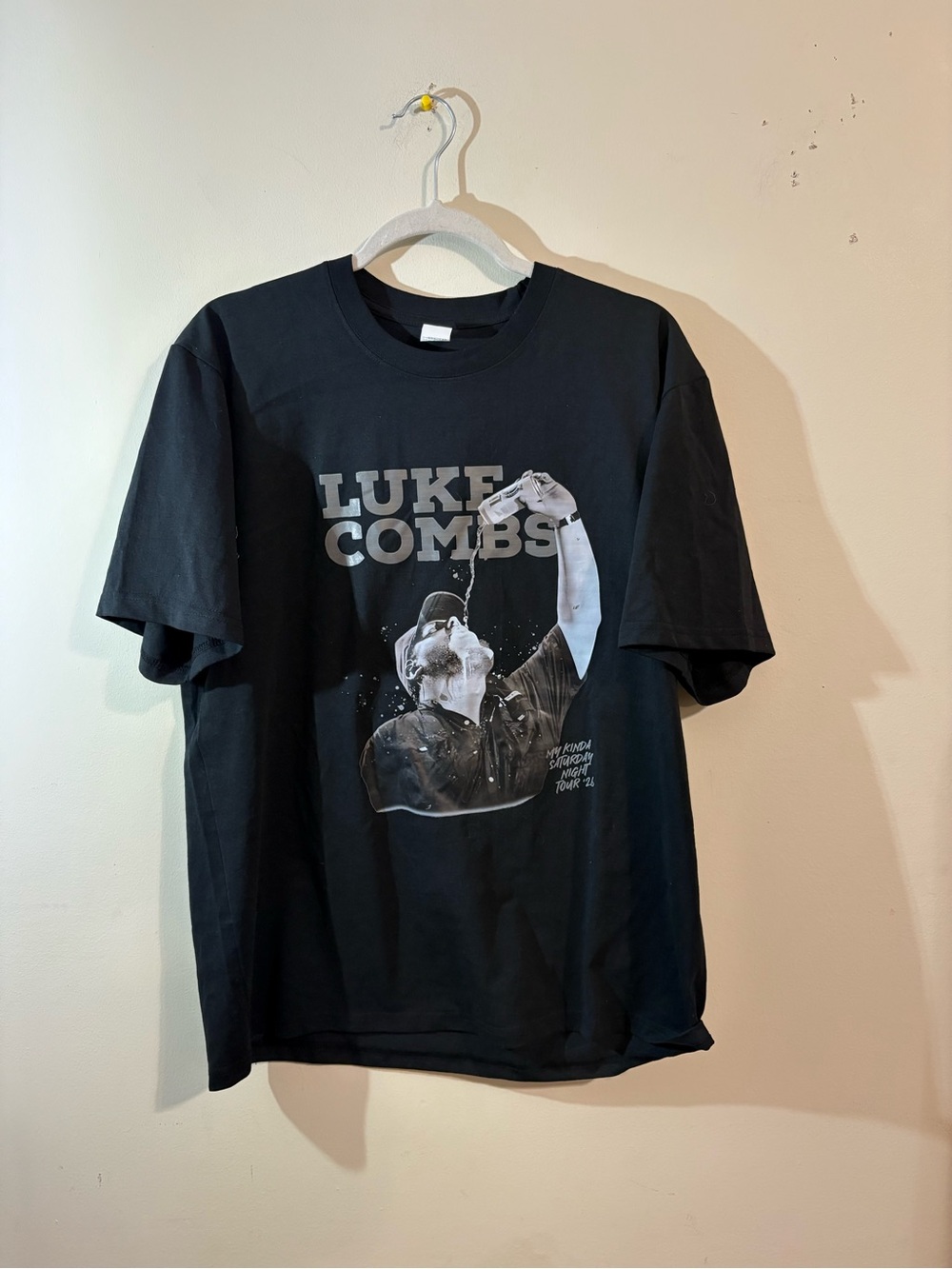 Luke Combs T-shirt My Kinda Saturday Night Tour 26 graphic large Band Tee